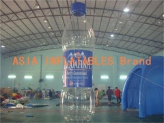 Aufblasbare Aquafina-Flasche