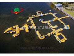 Aufblasbarer schwimmender Wasserpark